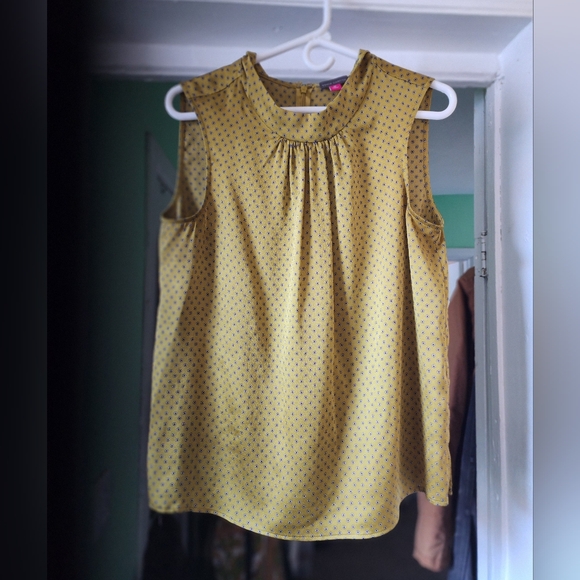 Vince Camuto Tops - Vince Camuto women's double color  top.